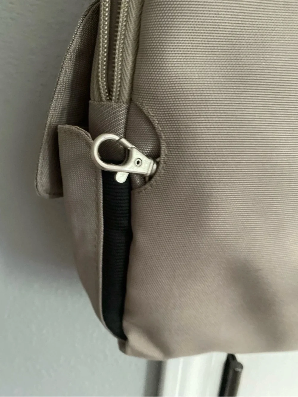 Travelon beige Crossbody multi/pocket Organizer Bag with card slots